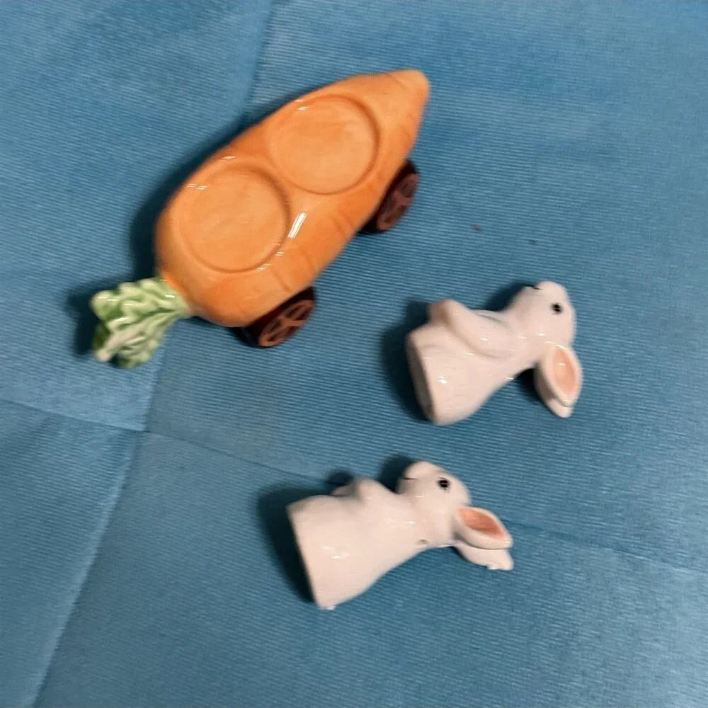 Cracker Barrel Salt And Pepper Shakers, Bunnies, Rabbits, In Carrot Car